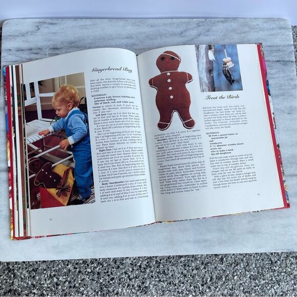 Vintage 1984 Southern Living Christmas Hardback Book Magazine Craft Book Holiday - Picture 5 of 5